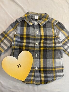 GAP - Soft Cotton long sleeve plaid button down  shirt. Size 2